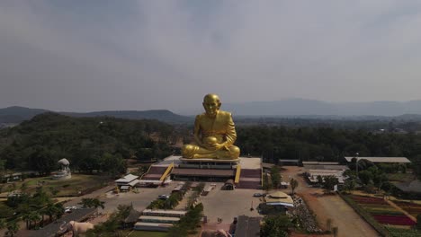 Luang-Pu-Thuat-giant-shrine-statue,-Luang-Pu-Thuat-was-born-in-1582-and-died-in-1682-in-Malaysia