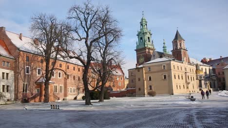 Castillo-Real-De-Wawel-En-El-Patio-Principal-De-Cracovia-En-Invierno-Vista-Panorámica