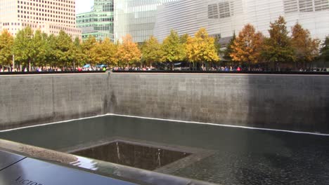 Memorial-Y-Museo-Nacional-Del-11-De-Septiembre-En-La-Ciudad-De-Nueva-York,-Estados-Unidos,-En-Octubre