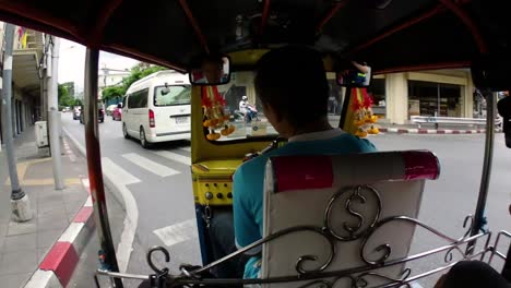 El-Tuk-Tuk-Es-Un-Paseo-Famoso-Para-Viajar-Y-Recorrer-Bangkok-Y-Se-Ve-Principalmente-En-áreas-Turísticas-Y-La-Provincia