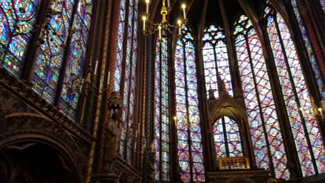 El-Interior-De-La-Capilla-De-La-Sainte-chapelle-En-París