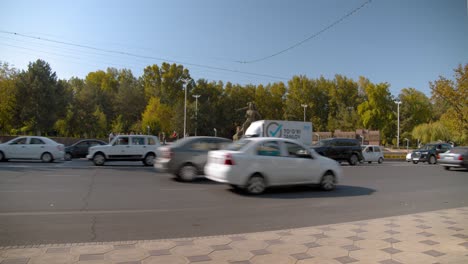 El-Monumento-De-Coraje-En-Tashkent,-Uzbekistán-Dedicado-Al-Terremoto-Más-Fuerte-De-1966