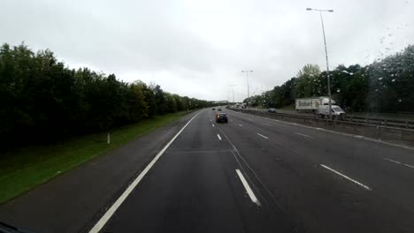 Lapso-De-Tiempo-Desde-Un-Taxi-Hgv-Conduciendo-A-Lo-Largo-De-La-A1m-Hasta-El-Cruce-De-La-M11