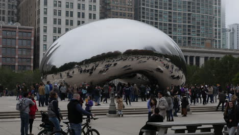 Lapso-De-Tiempo-De-Chicago-En-El-Frijol-En-La-Puerta-De-La-Nube-Con-Personas-Filmadas-En-Alta-Resolución-4k