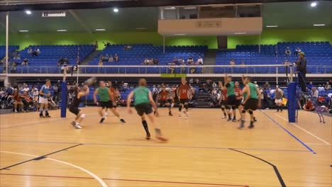 Schuss-Von-Volleyballspielern-über-Jahren,-Die-Sich-Im-World-Master-Game-Im-Waitakere-Trust-Stadium-Versammeln