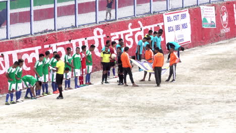 Zwei-Nepalesische-Fußballmannschaften-Bereiten-Sich-Auf-Ein-Duell-Vor