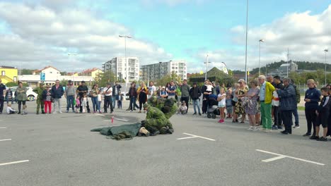 Militärische-Ausbildung-Grundlegende-Lebenserhaltung,-Hilfe-Bei-Erster-Hilfe,-Live-Event