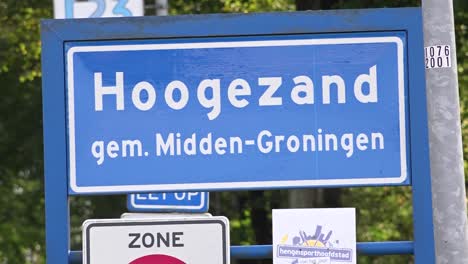 Cartel-De-Bienvenida-De-Hoogezand-En-Groningen,-Cerrar