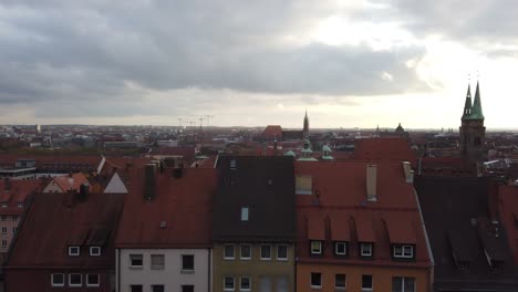 Cámara-Panorámica-Sobre-El-Casco-Antiguo-De-Nuremberg,-El-Mirador-Es-Desde-Casle-Kaiserburg