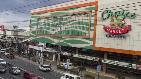 Time-lapse-of-usual-day-view-of-busy-traffic-highway-in-Ortigas-avenue-in-front-of-Choice-market