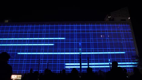 Led-lichtshow-An-Der-Fassade-Des-Gebäudes-Beim-Glow-Festival-In-Eindhoven,-Niederlande