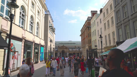 Londres,-Inglaterra,-Alrededor-De:-Calle-Comercial-Covent-Garden-En-Londres,-Reino-Unido