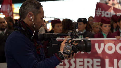 Cameraman-at-Air-Italy-manifesting-against-airline-dismissals