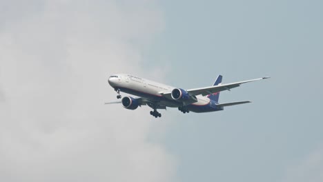 Aeroflot-Boeing-777-3m0-Vq-bub-Acercándose-Antes-De-Aterrizar-En-El-Aeropuerto-De-Suvarnabhumi-En-Bangkok-En-Tailandia