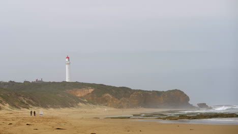 Faro-De-La-Playa-De-Fairhaven,-Costa-De-Great-Ocean-Road,-Australia