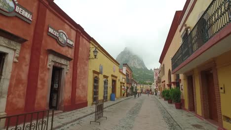 Ein-Spaziergang-In-Peña-De-Bernal,-Mexiko