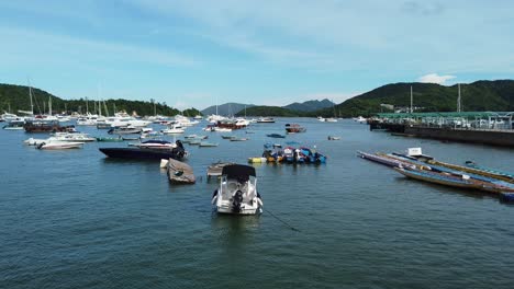 Luftaufnahme-Von-Hong-Kong-Pak-Wai-Marina-Cove-Mit-Hunderten-Von-Kleinen-Privaten-Booten-Vor-Anker