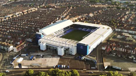 Icónico-Goodison-Park-Efc-Campo-De-Fútbol-Estadio-Vista-Aérea,-Everton,-Liverpool-Lento-Hover-Izquierda