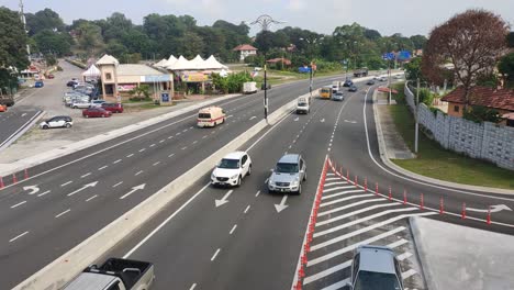 Roads-in-Malaysia-in-the-morning-full-of-vehicles-in-a-state-of-calm-to-their-destinations