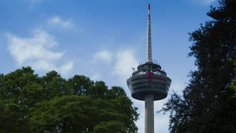 Zeitraffer-Des-Fernsehturms-Colonius-Vom-Kölner-Kulturzentrum,-Deutschland