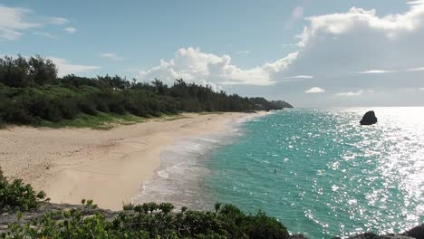 Warwick-Long-Bay-Beach-Ist-Einer-Der-Längsten-Strände-Auf-Der-Insel-Bermuda