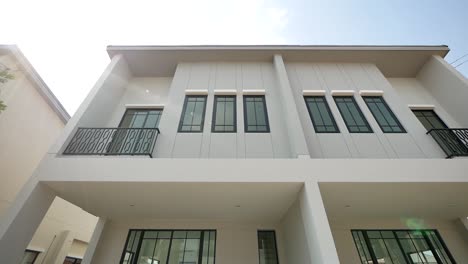 White-Modern-and-Minimal-Home-Exterior-Design