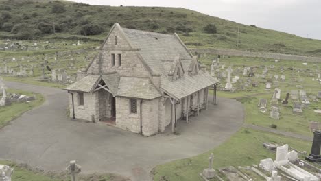 Llandudno-Küste-Tudnos-Kirche-Bergkapelle-Friedhof-Antenne-Langsam-Orbit-Rechte-Ansicht