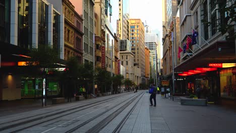 George-Street-Sydney-Aislado-En-El-área-De-Venta-Al-Por-Menor-Debido-Al-Coronavirus-Al-Atardecer---Tiro-Estático