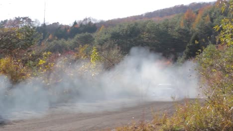 Nissan-Silvia-Driftet-Mit-Voller-Geschwindigkeit-Um-Kurven-Auf-Einer-Straße-In-Fukushima