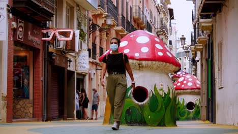 Locked-shot-of-People-wearing-protective-masks-due-to-covid-19-in-Alicante,-Spain