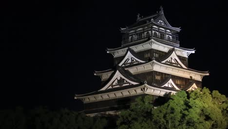 Una-Vista-Del-Castillo-De-Hiroshima-En-La-Noche