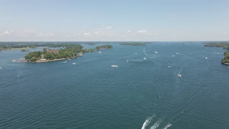 Aerial-view-of-boats-driving-around-thousand-islands