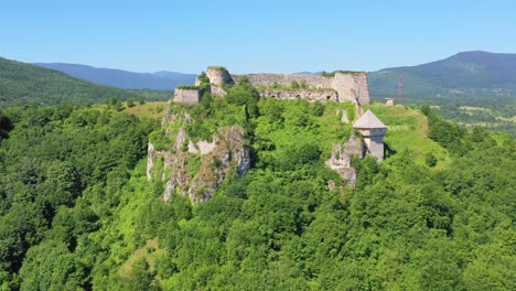 Castillo-De-Cuento-De-Hadas-Castillo-De-Ostrovica-Bosnia---Herzegovina-Antena