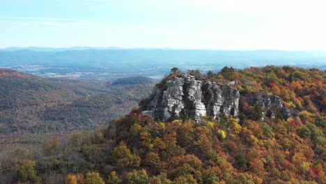 An-aerial-shot-of-Big-Schloss,-a-rock-formation-on-Great-North-Mountain,-the-border-between-Virginia-and-West-Virginia-in-the-autumn