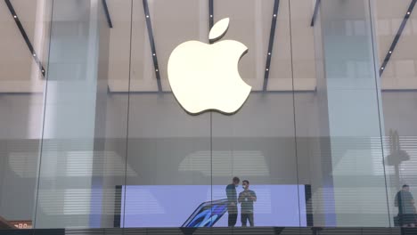 Die-Multinationale-Amerikanische-Technologiemarke-Apple-Store-Und-Das-Logo-Sind-In-Hongkong-Zu-Sehen