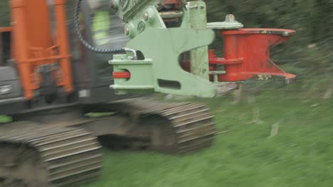 Tree-shears-attached-with-quick-coupler-on-excavator-swings-around-past-camera