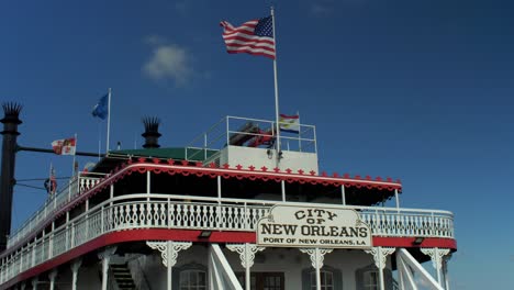 Die-Stadt-New-Orleans-Riverboat-Angedockt-Am-Mississippi