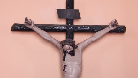 Jesús-En-La-Cruz-En-La-Iglesia-Grande-En-El-Centro-De-Tapachula,-Chiapas,-México