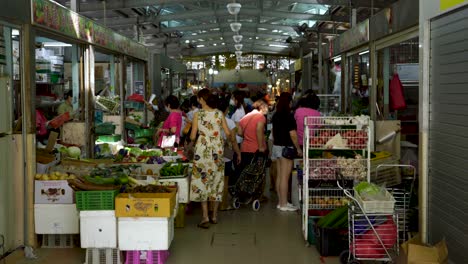 Crowd-of-people-at-busy-Whampoa-Wet-market-,-Singapore