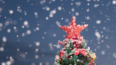 Decoración-De-Estrella-Roja-De-Navidad-Bajo-La-Nieve