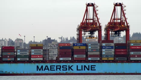 Gantry-Crane-Lifting-And-Loading-Containers-To-A-Ship-At-The-Port-Of-Vancouver---wide-shot,-static