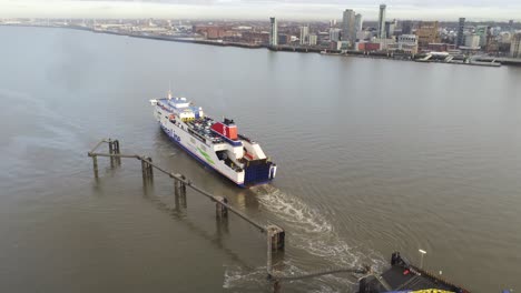 Stena-Línea-Logística-Barco-Dejando-Río-Mersey-Puerto-Vista-Aérea-Birkenhead-Liverpool-Puerto-Ciudad-Paisaje