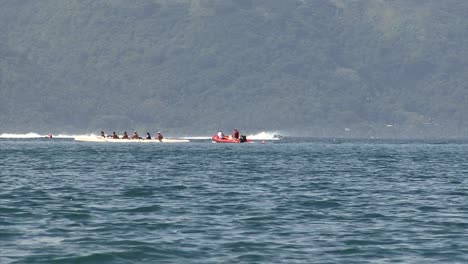 Tourists-kayaking-in-Tahiti,-Papeete,-French-Polynesia