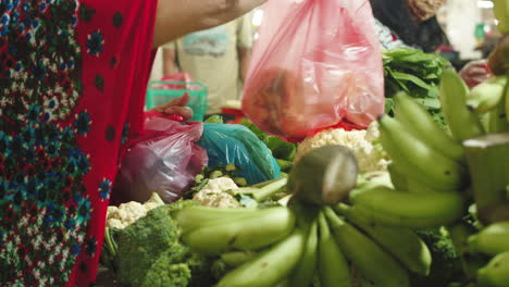 Fresh-fruit-and-vegetable-stand-at-Medan-traditional-market,-Indonesia