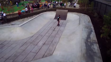 Skateboarder-In-Einer-Skatepark-Drohne