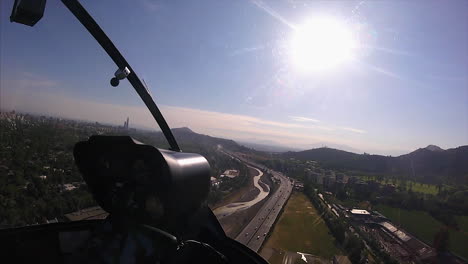Helicoprer-Volando-Bajo-Sobre-Santiago-De-Chile-1,-En-Ful-Hd-A-60fps
