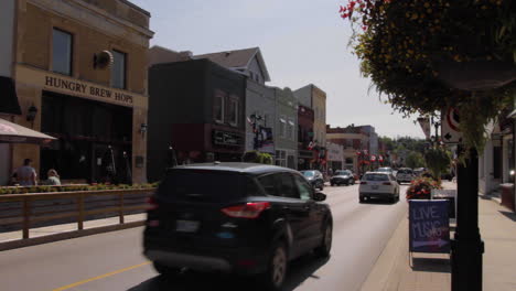 Time-lapse-of-a-beautiful-street-in-a-summer-beach-town