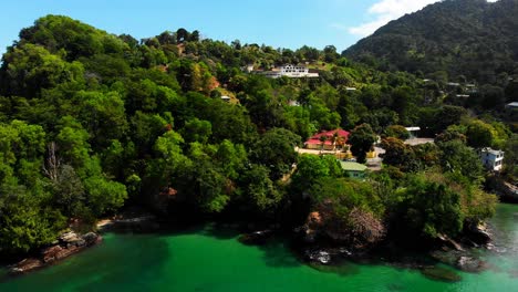 Versteckter-Strand,-Der-Nur-Von-Einer-Klippe-Auf-Der-Insel-Trinidad-Zugänglich-Ist