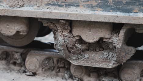 Closeup-of-Continuous-track-from-a-big-excavator