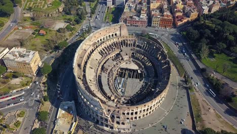 Close-up-of-the-Colosseum,-Rome-Italy